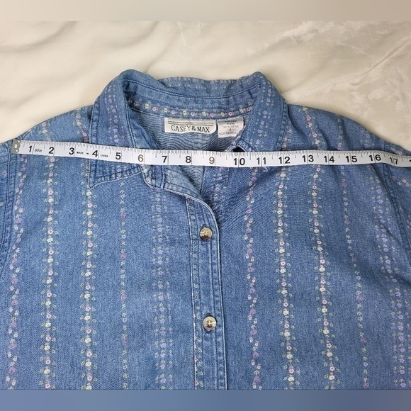 Casey & Max Cotton Denim Floral Button Up Shirt. Short Sleeve Size Large. - Picture 4 of 6
